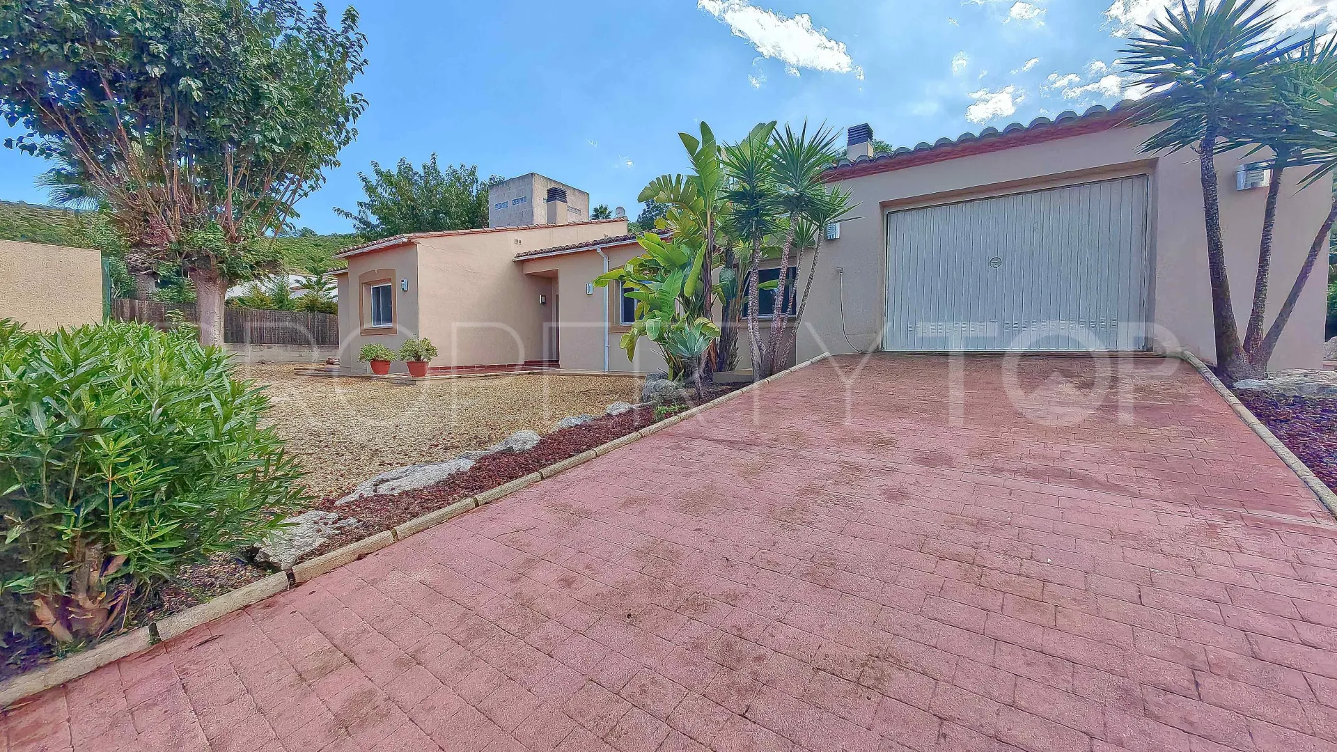 Buy villa in Jávea with 3 bedrooms