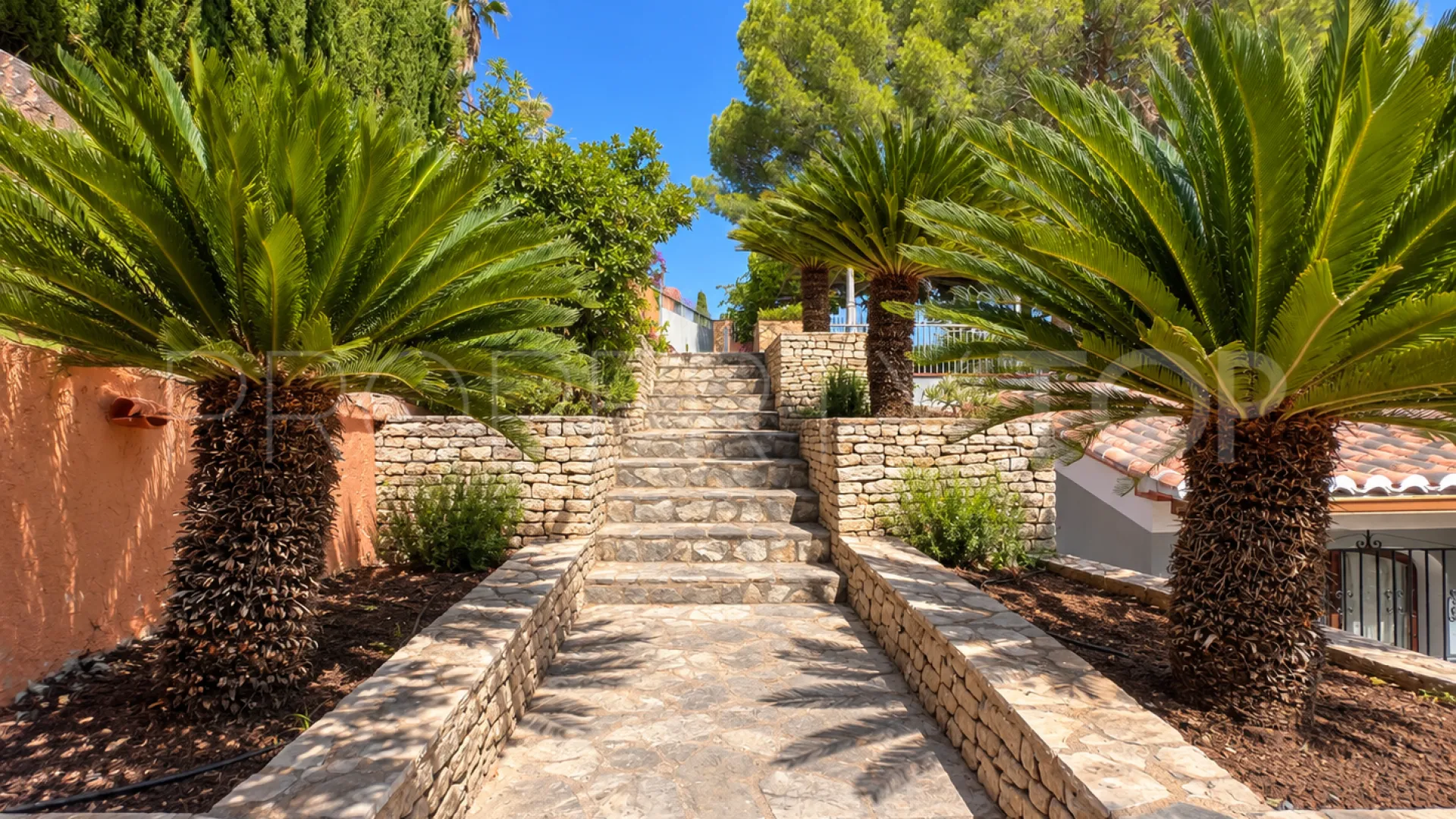 Villa en venta de 4 dormitorios en Beniarjo