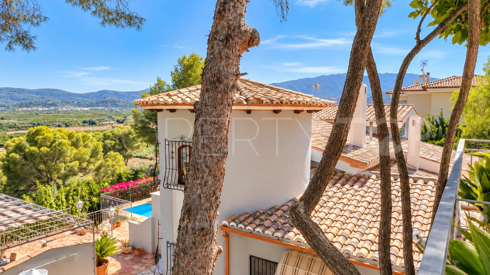Villa en venta de 4 dormitorios en Beniarjo