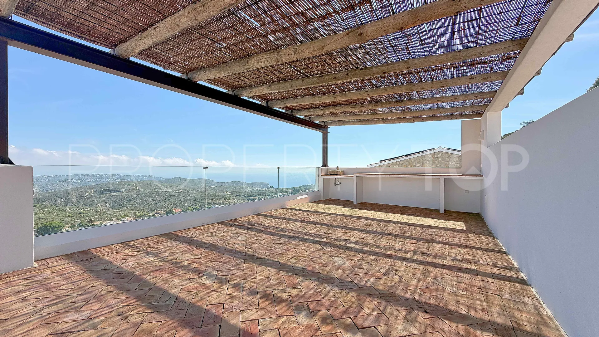 For sale villa in Cumbre del Sol with 4 bedrooms