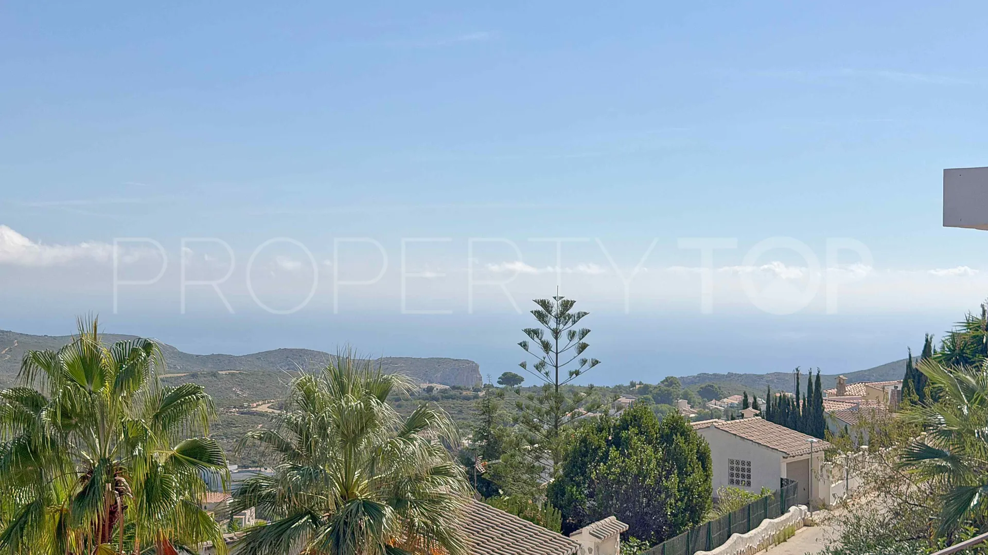 For sale villa in Cumbre del Sol with 4 bedrooms