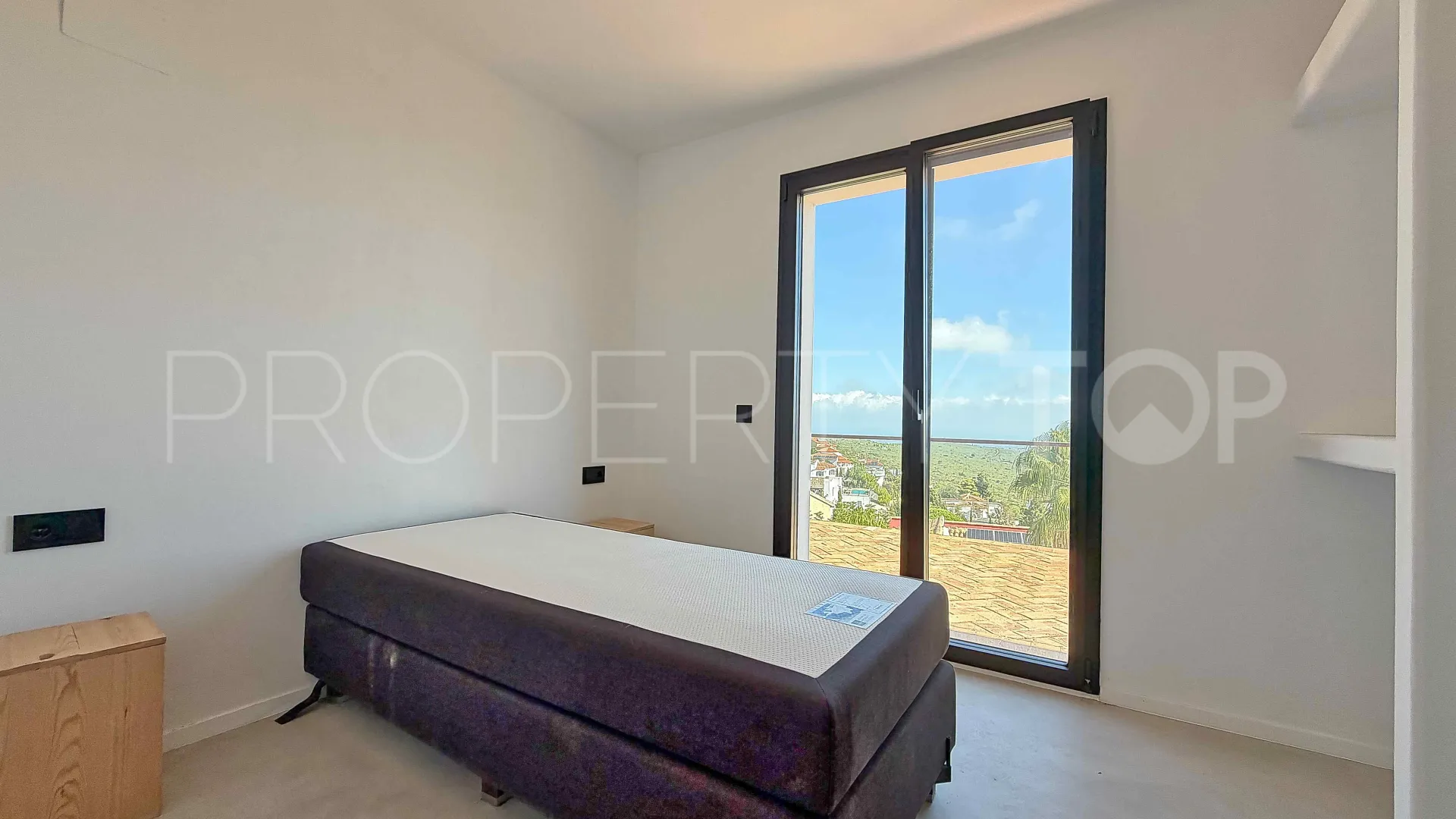 For sale villa in Cumbre del Sol with 4 bedrooms