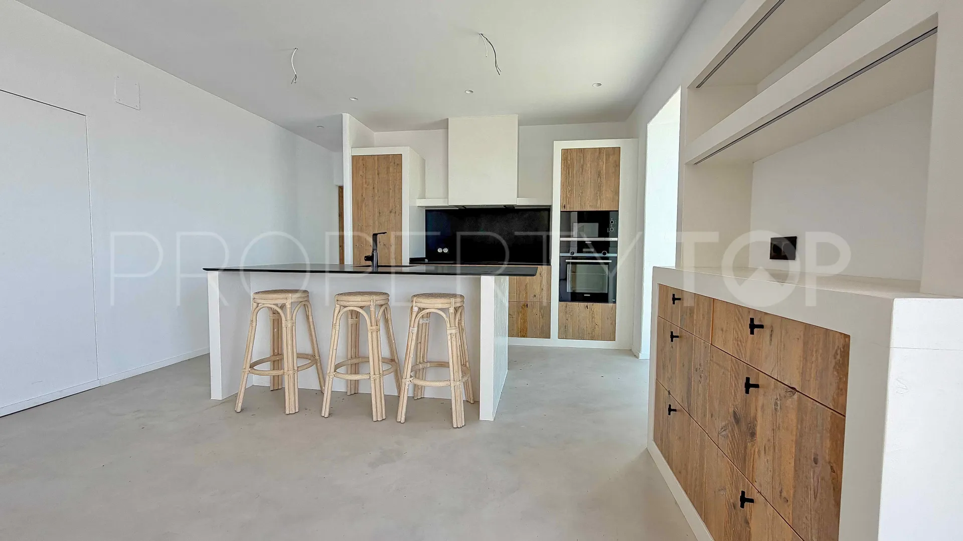 For sale villa in Cumbre del Sol with 4 bedrooms