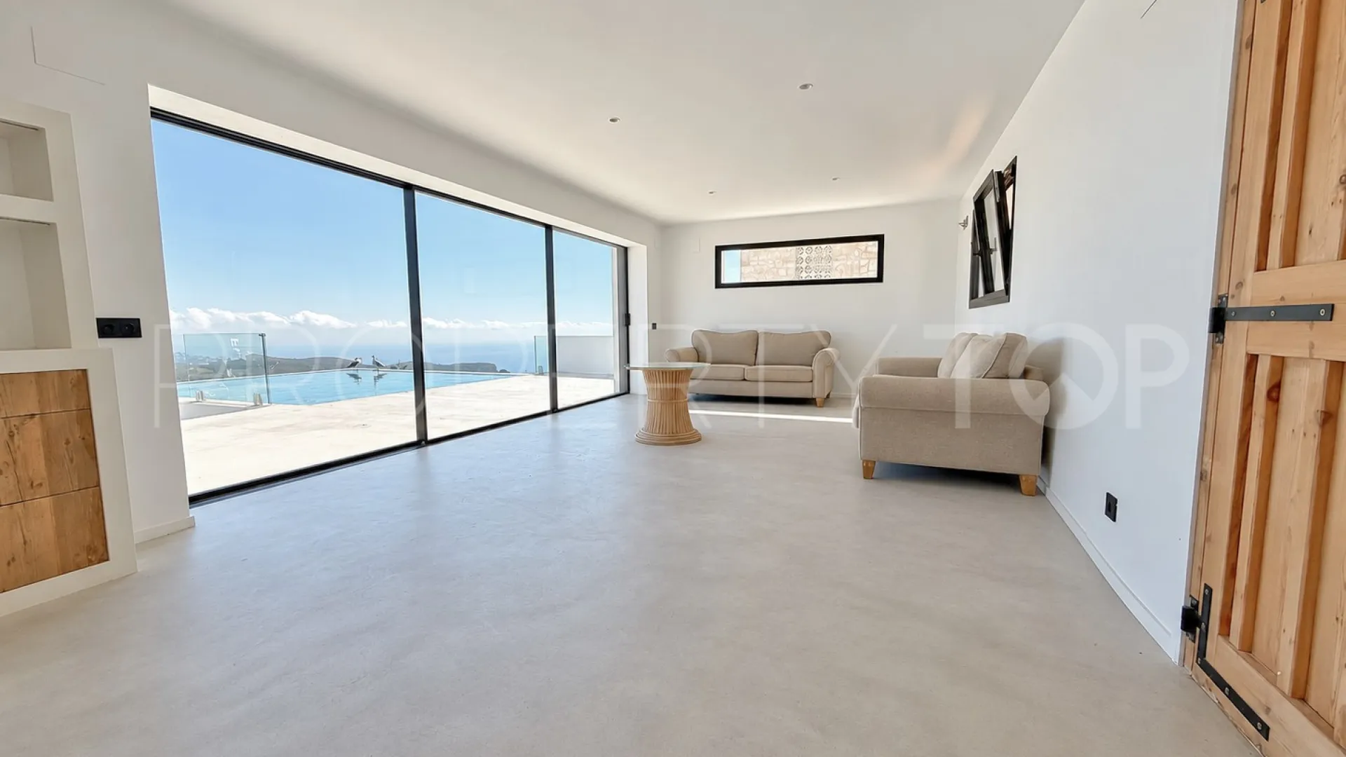 For sale villa in Cumbre del Sol with 4 bedrooms