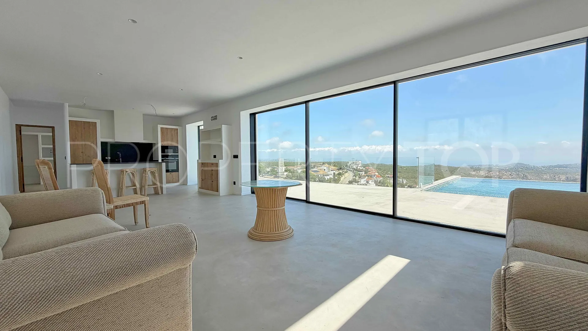 For sale villa in Cumbre del Sol with 4 bedrooms