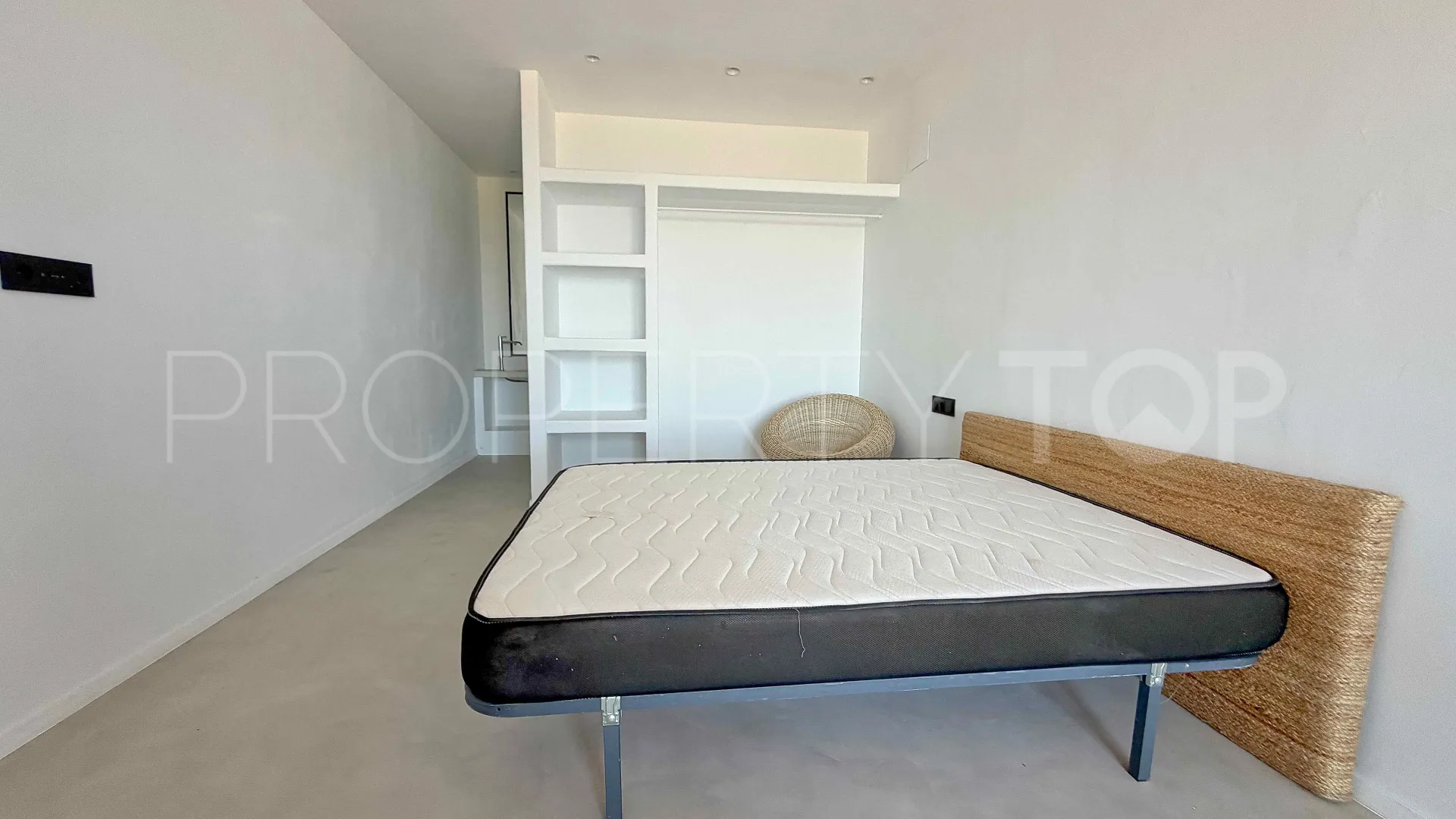 For sale villa in Cumbre del Sol with 4 bedrooms
