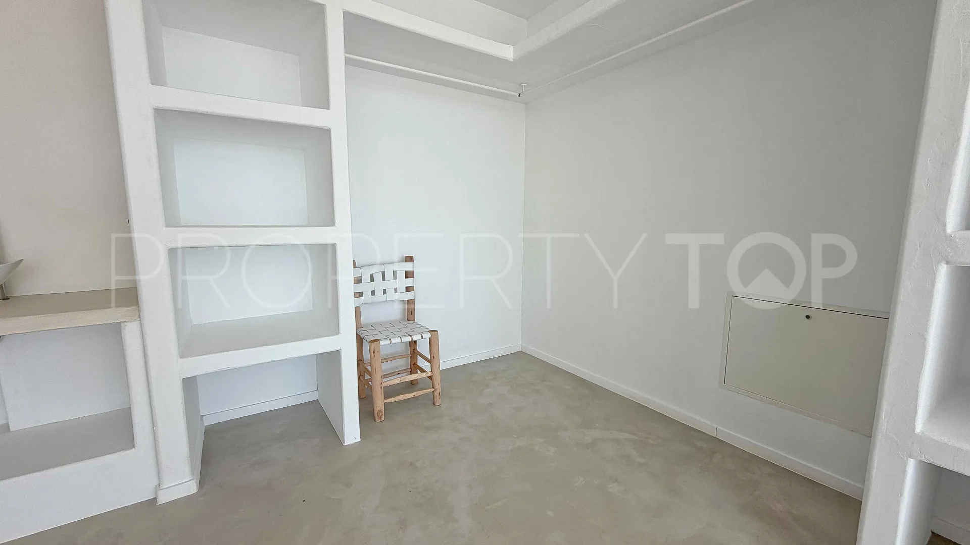 For sale villa in Cumbre del Sol with 4 bedrooms