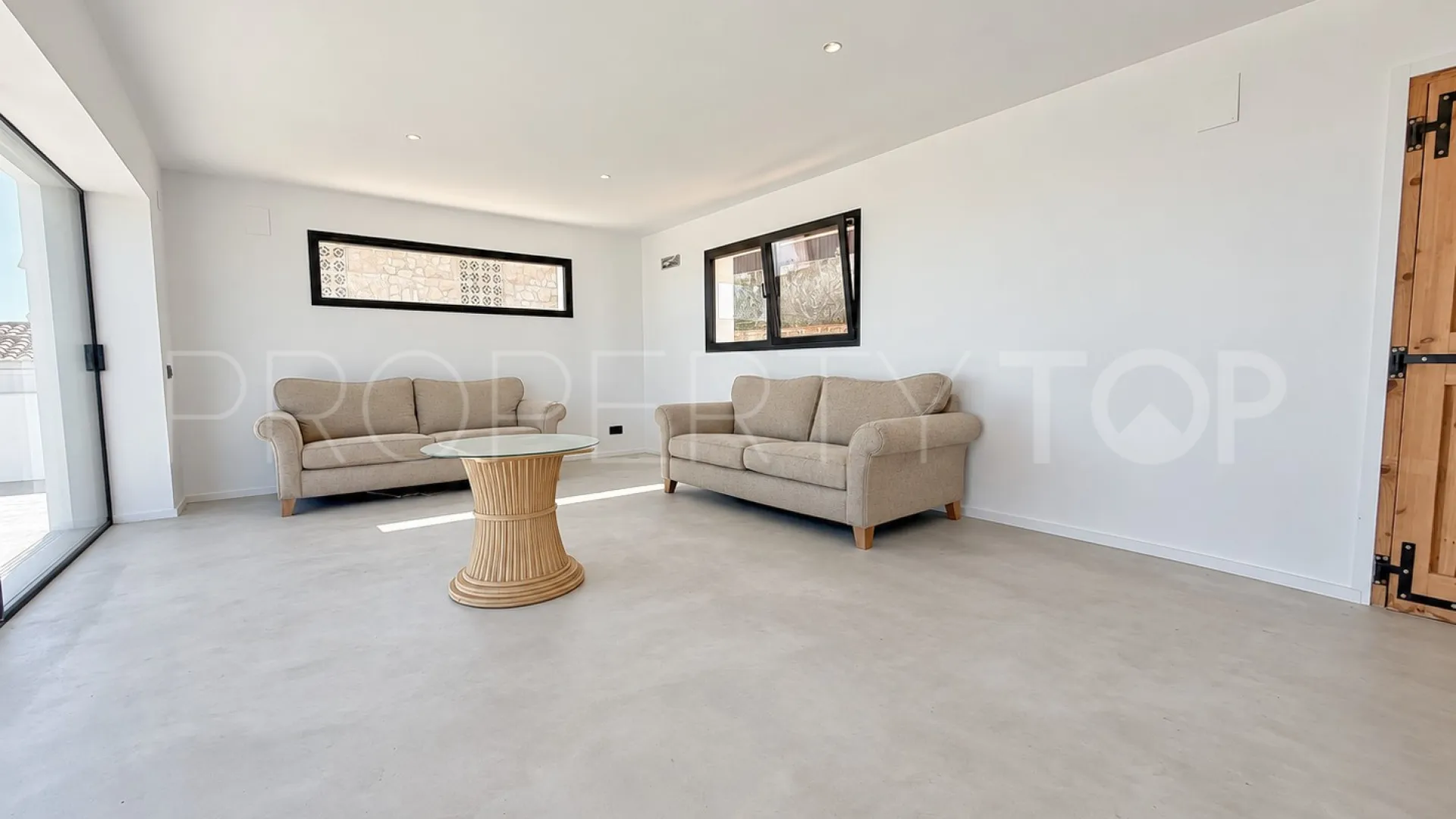 For sale villa in Cumbre del Sol with 4 bedrooms