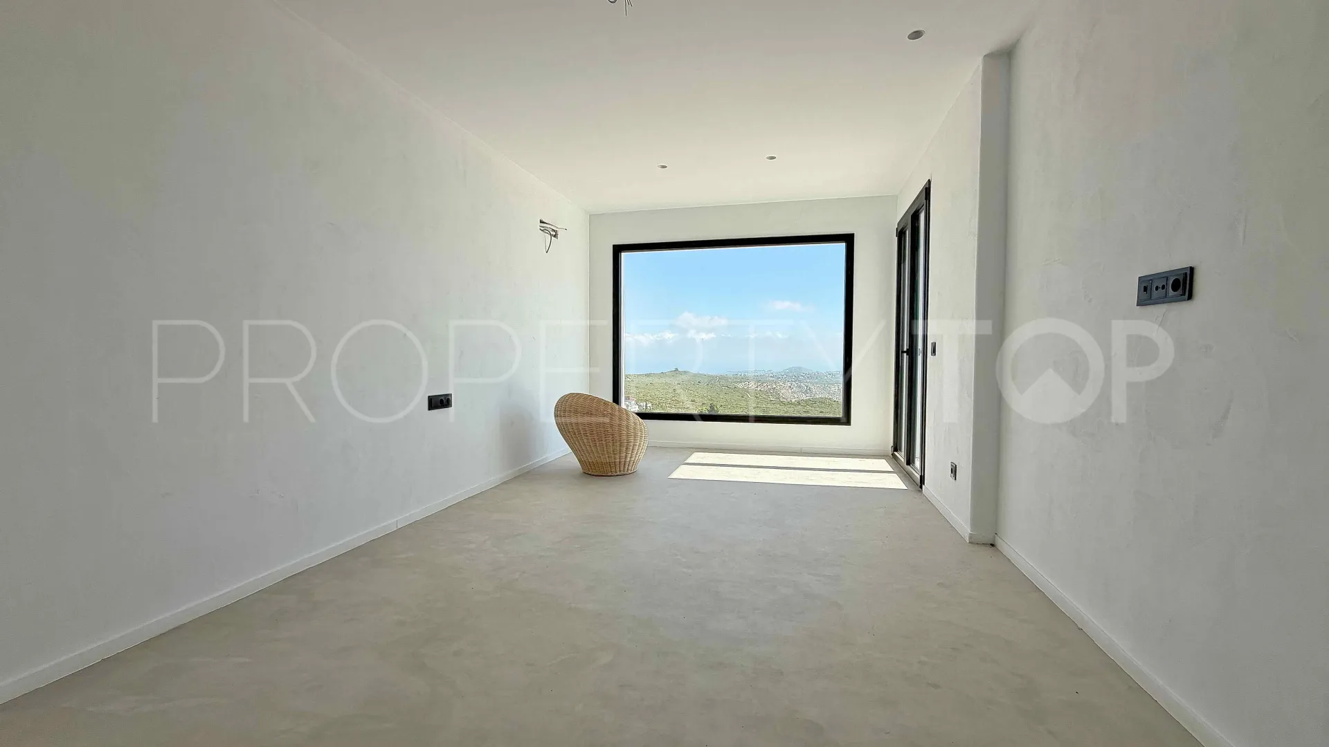 For sale villa in Cumbre del Sol with 4 bedrooms