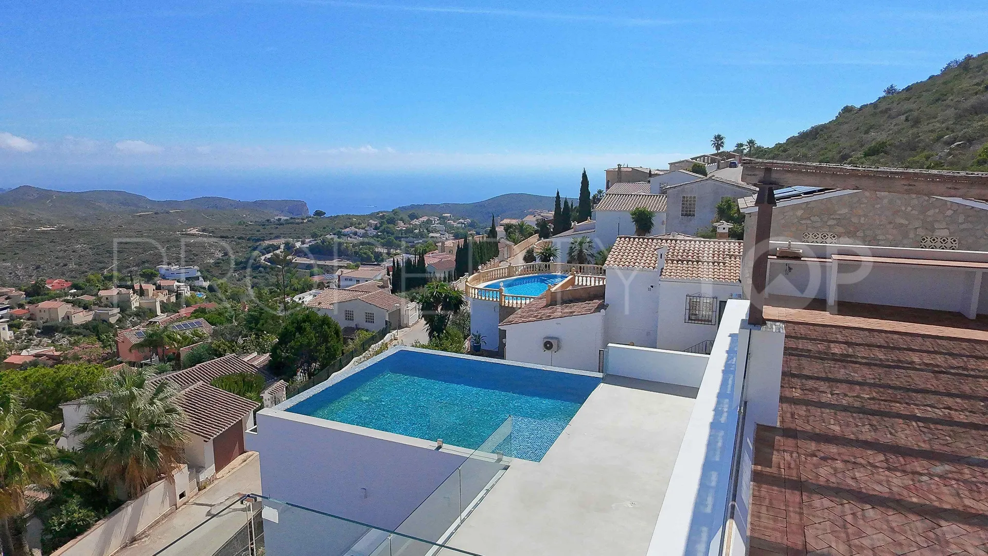 For sale villa in Cumbre del Sol with 4 bedrooms