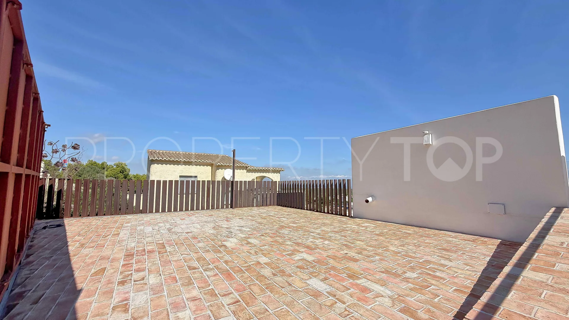 For sale villa in Cumbre del Sol with 4 bedrooms