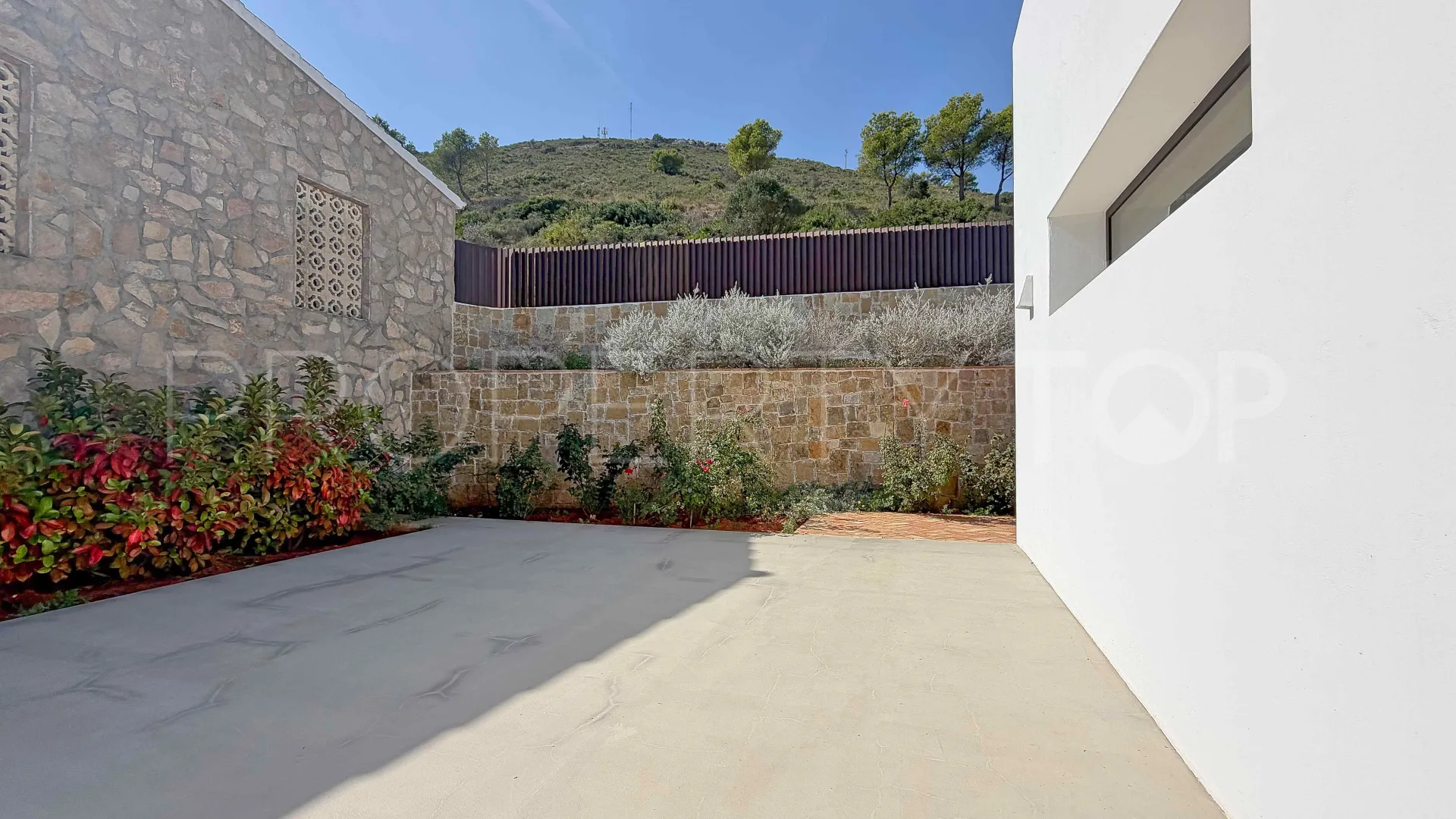 For sale villa in Cumbre del Sol with 4 bedrooms