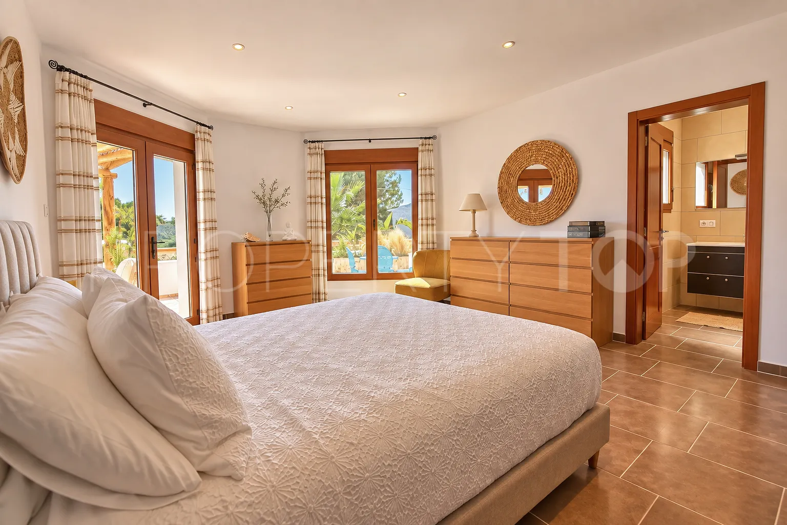 Se vende villa con 5 dormitorios en Moraira