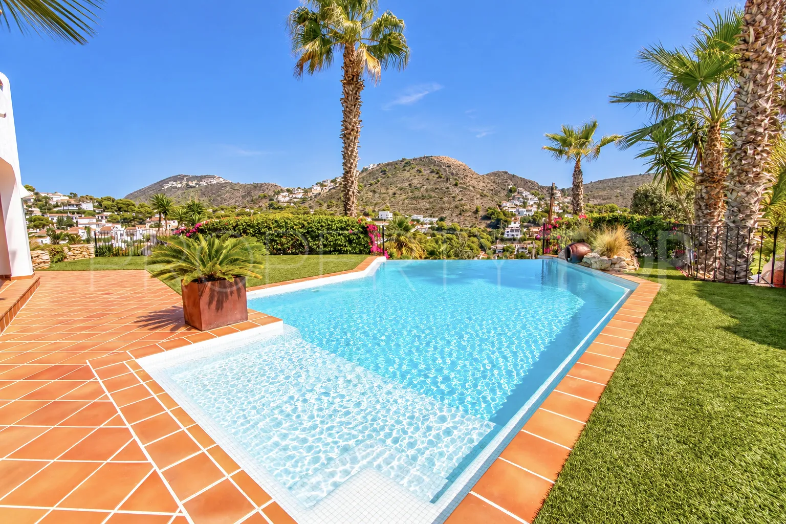 Se vende villa con 5 dormitorios en Moraira