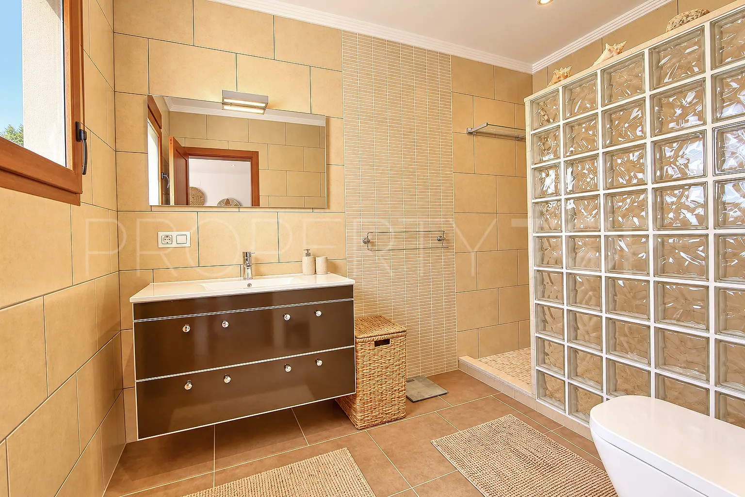 Se vende villa con 5 dormitorios en Moraira