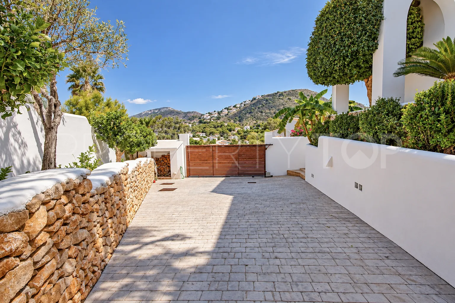 Se vende villa con 5 dormitorios en Moraira