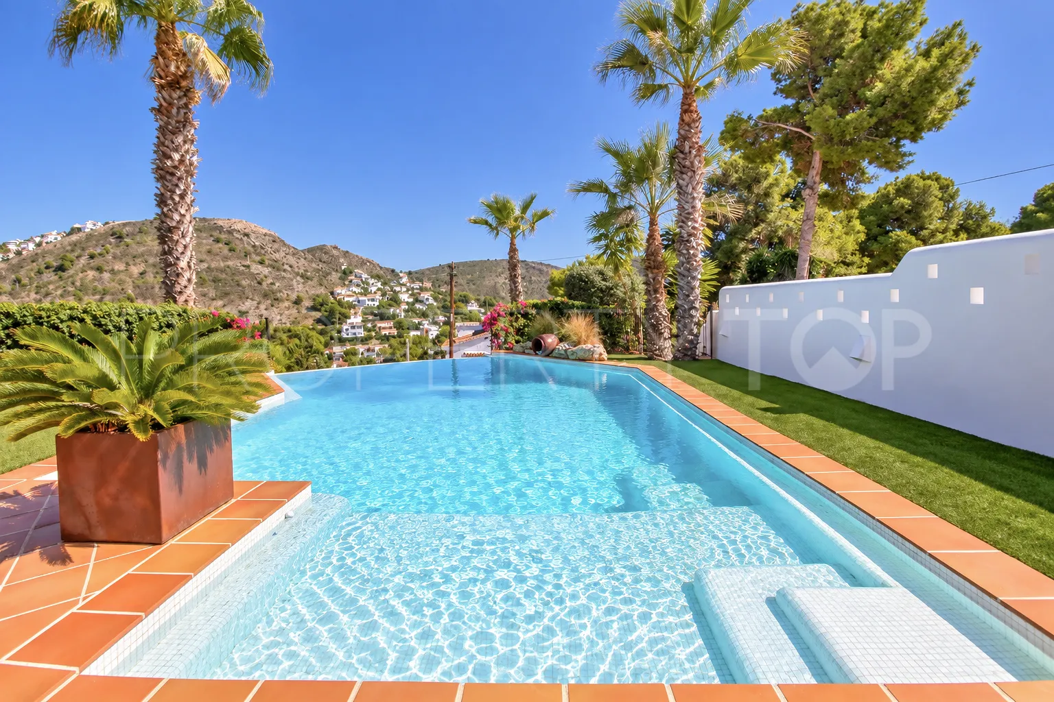 Se vende villa con 5 dormitorios en Moraira