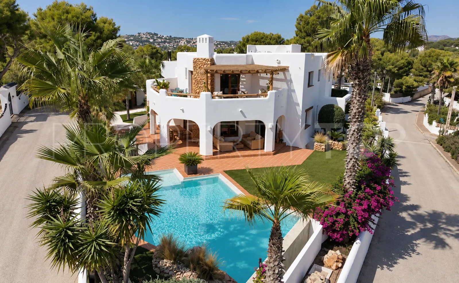 Se vende villa con 5 dormitorios en Moraira