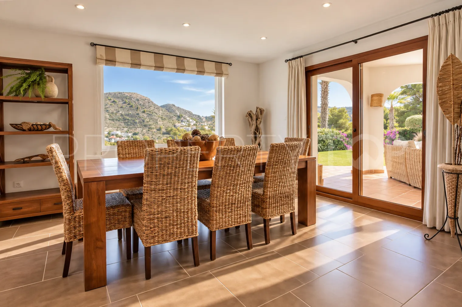 Se vende villa con 5 dormitorios en Moraira