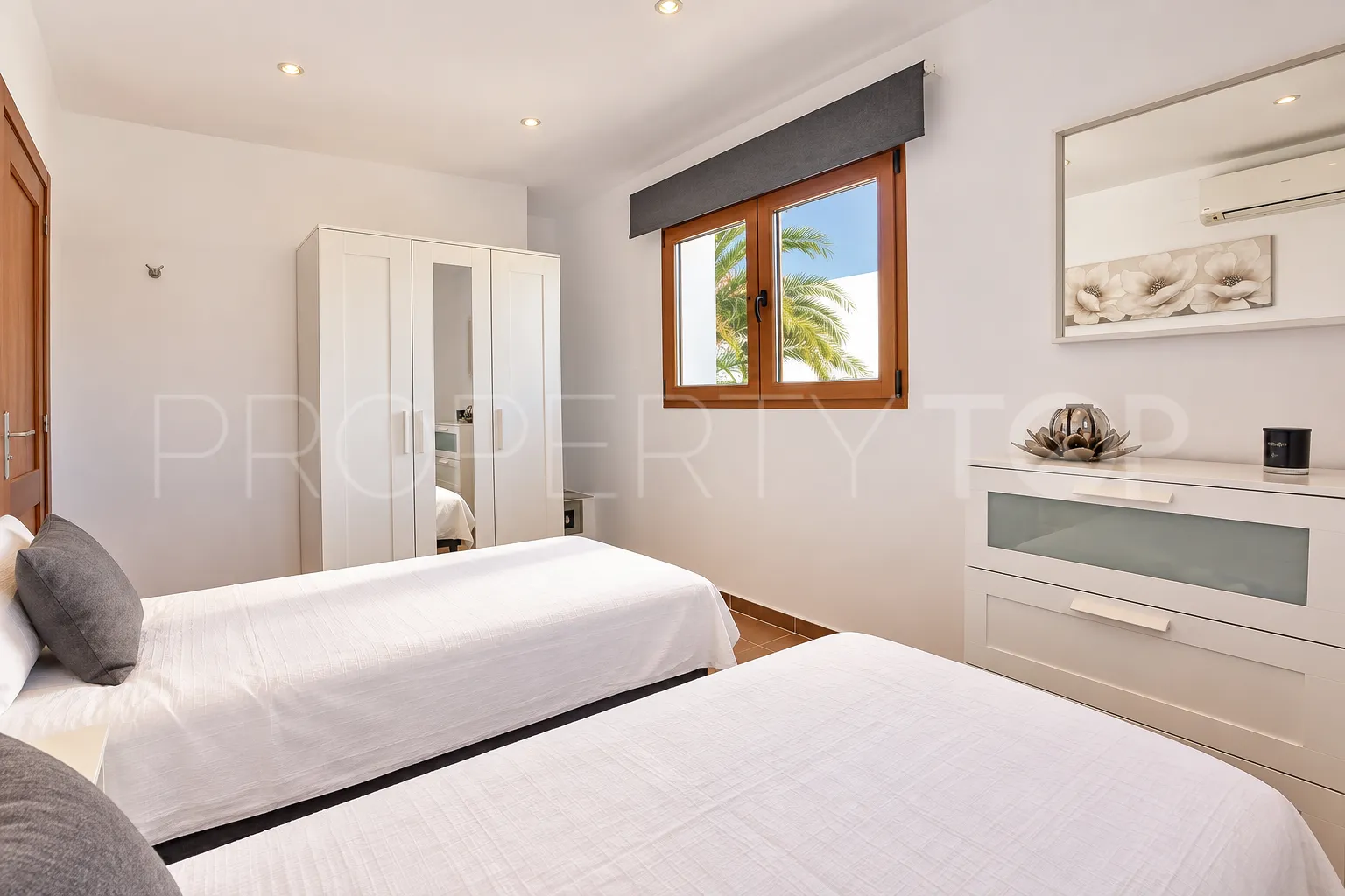 Se vende villa con 5 dormitorios en Moraira