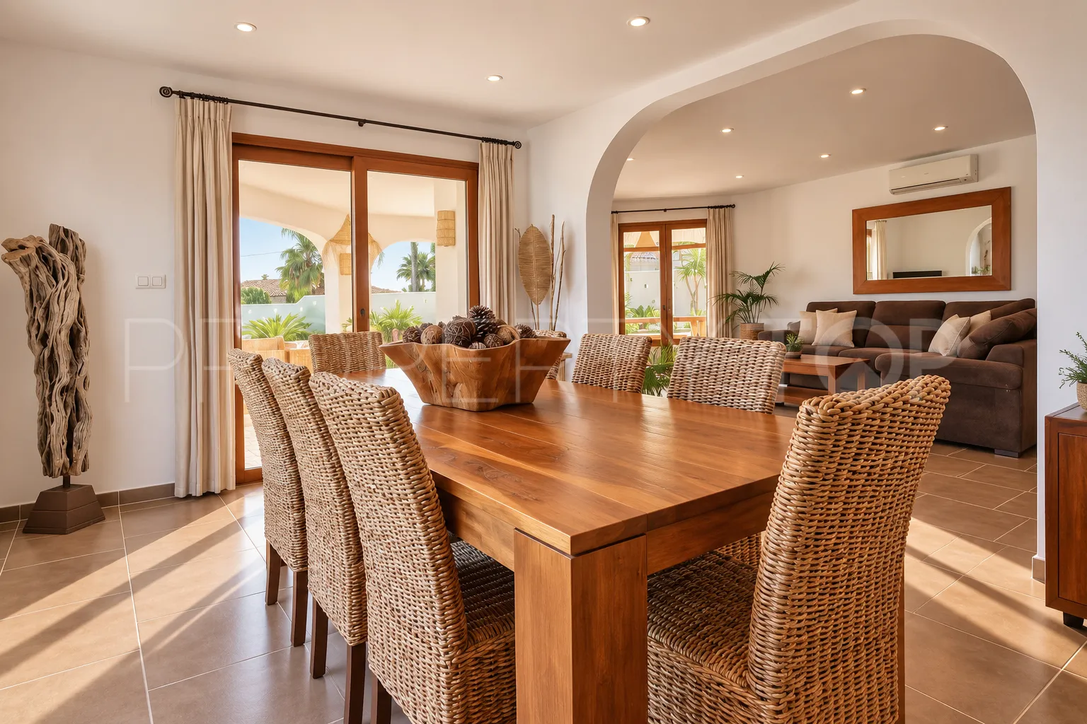 Se vende villa con 5 dormitorios en Moraira