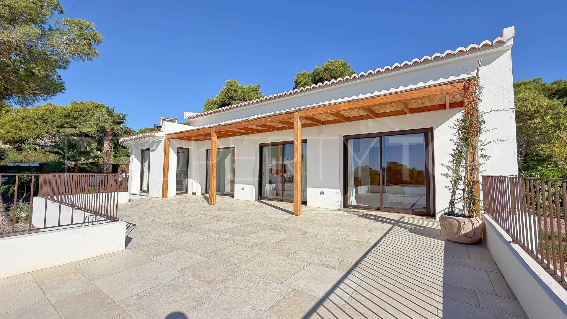 Comprar villa en Jávea de 4 dormitorios