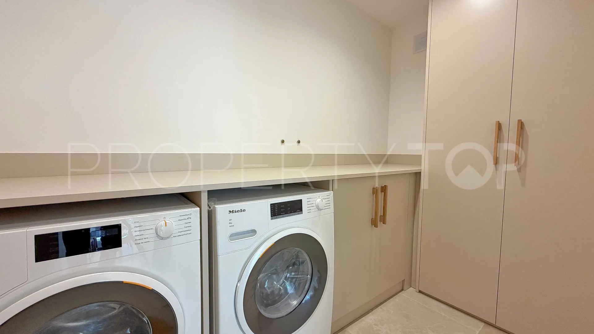 Comprar villa en Jávea de 4 dormitorios