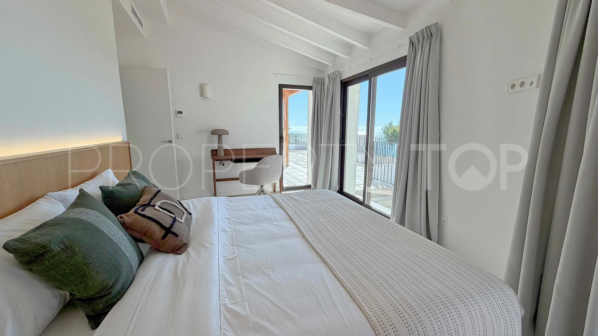 Comprar villa en Jávea de 4 dormitorios