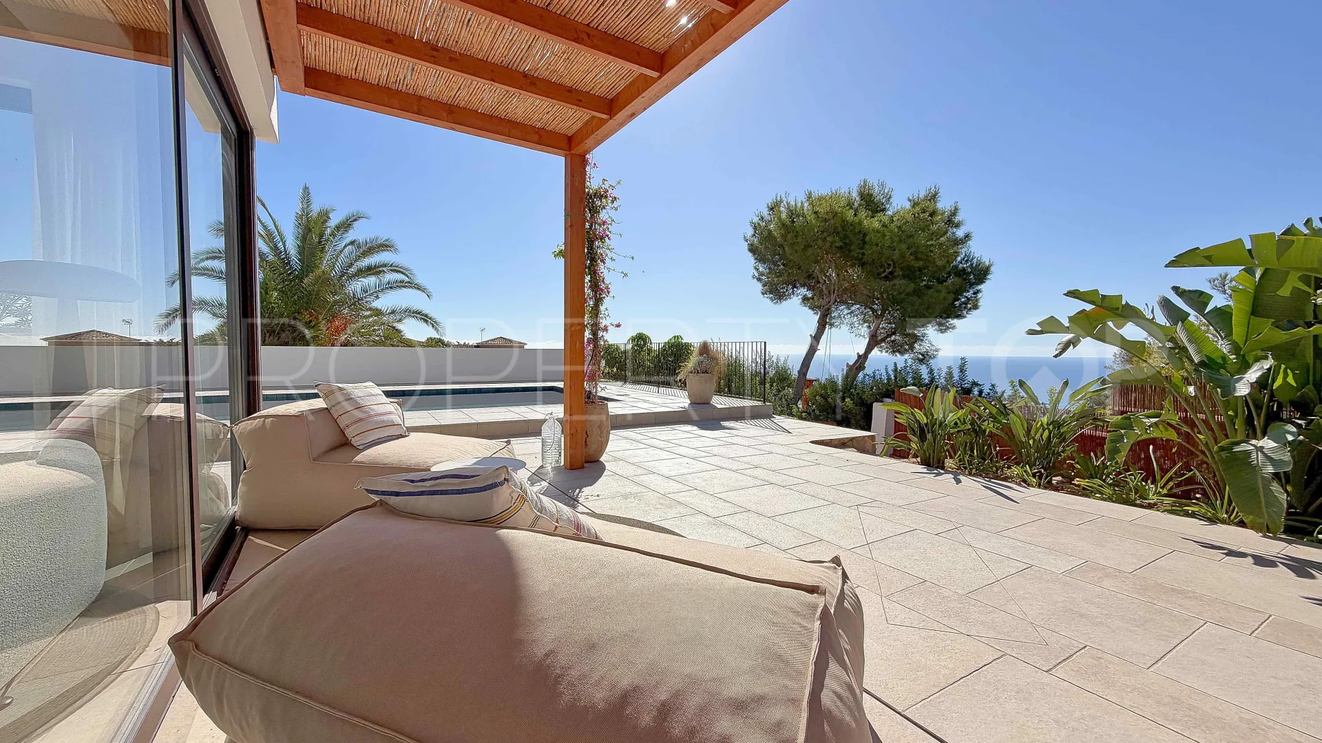 Comprar villa en Jávea de 4 dormitorios