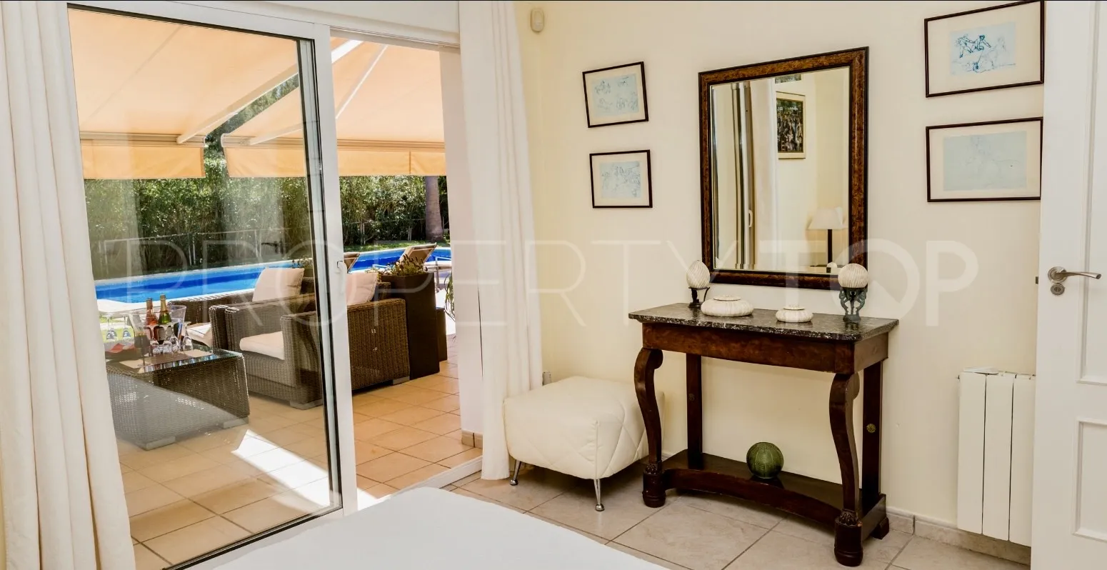 Villa con 4 dormitorios en venta en Pinomar
