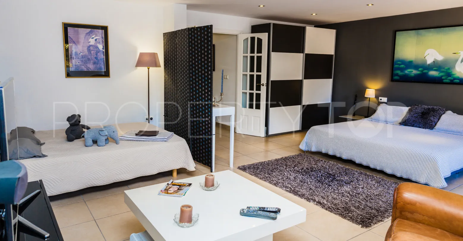 Villa con 4 dormitorios en venta en Pinomar