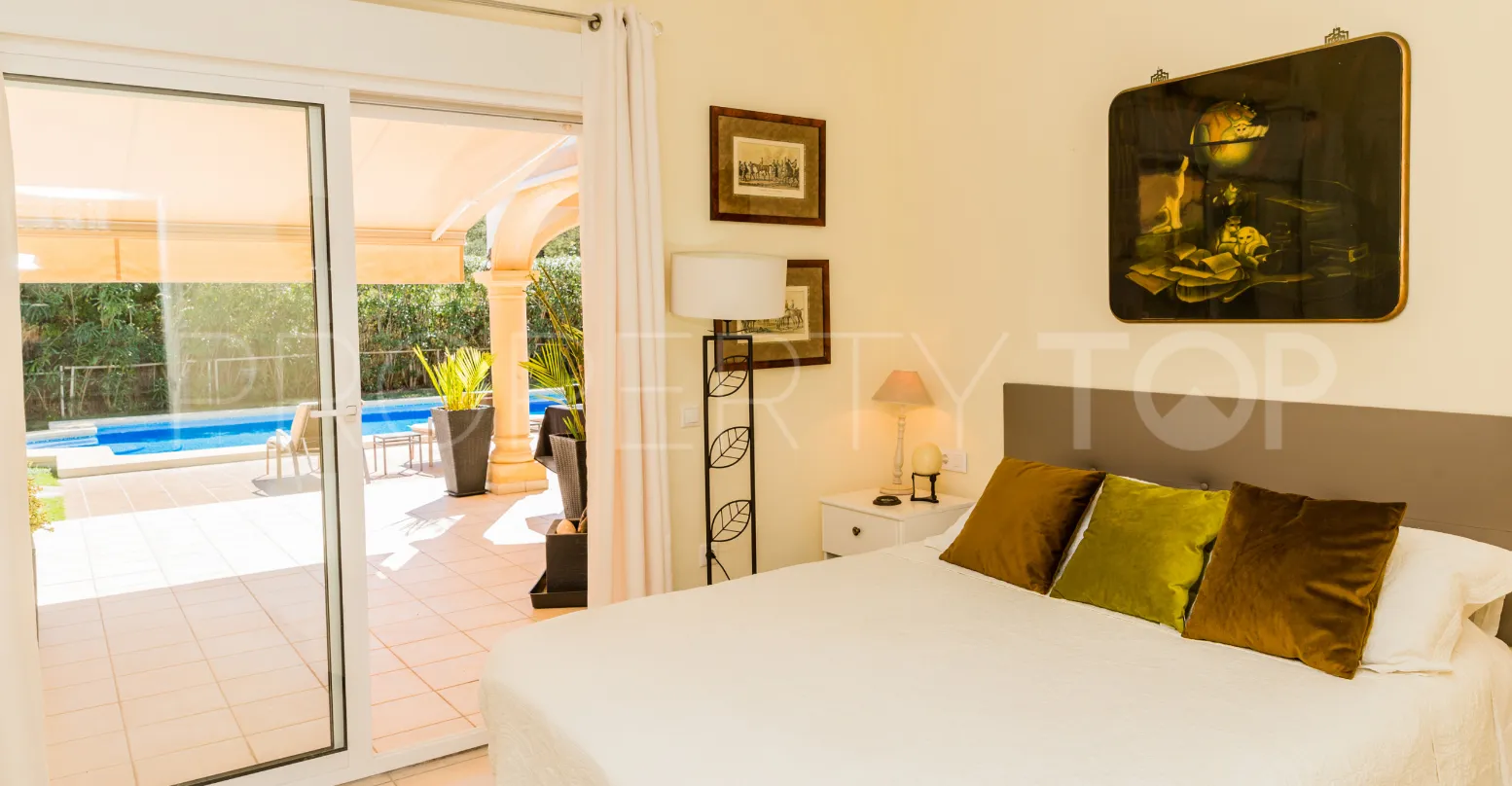 Villa con 4 dormitorios en venta en Pinomar