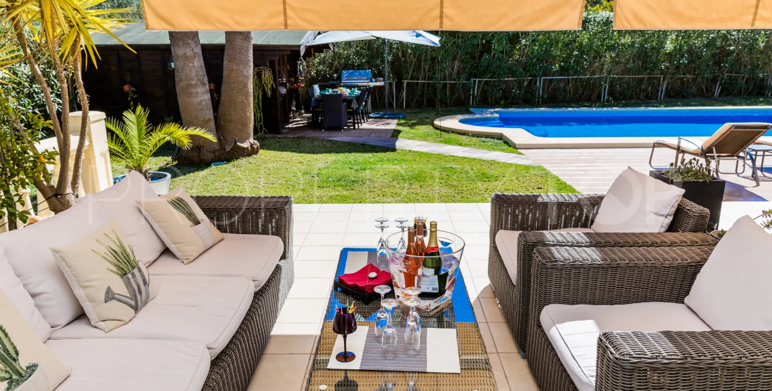 Villa con 4 dormitorios en venta en Pinomar