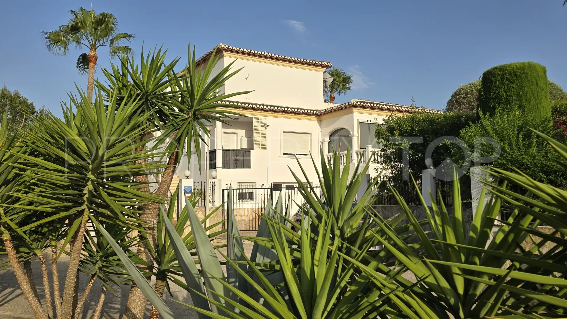 Villa con 4 dormitorios en venta en Pinomar