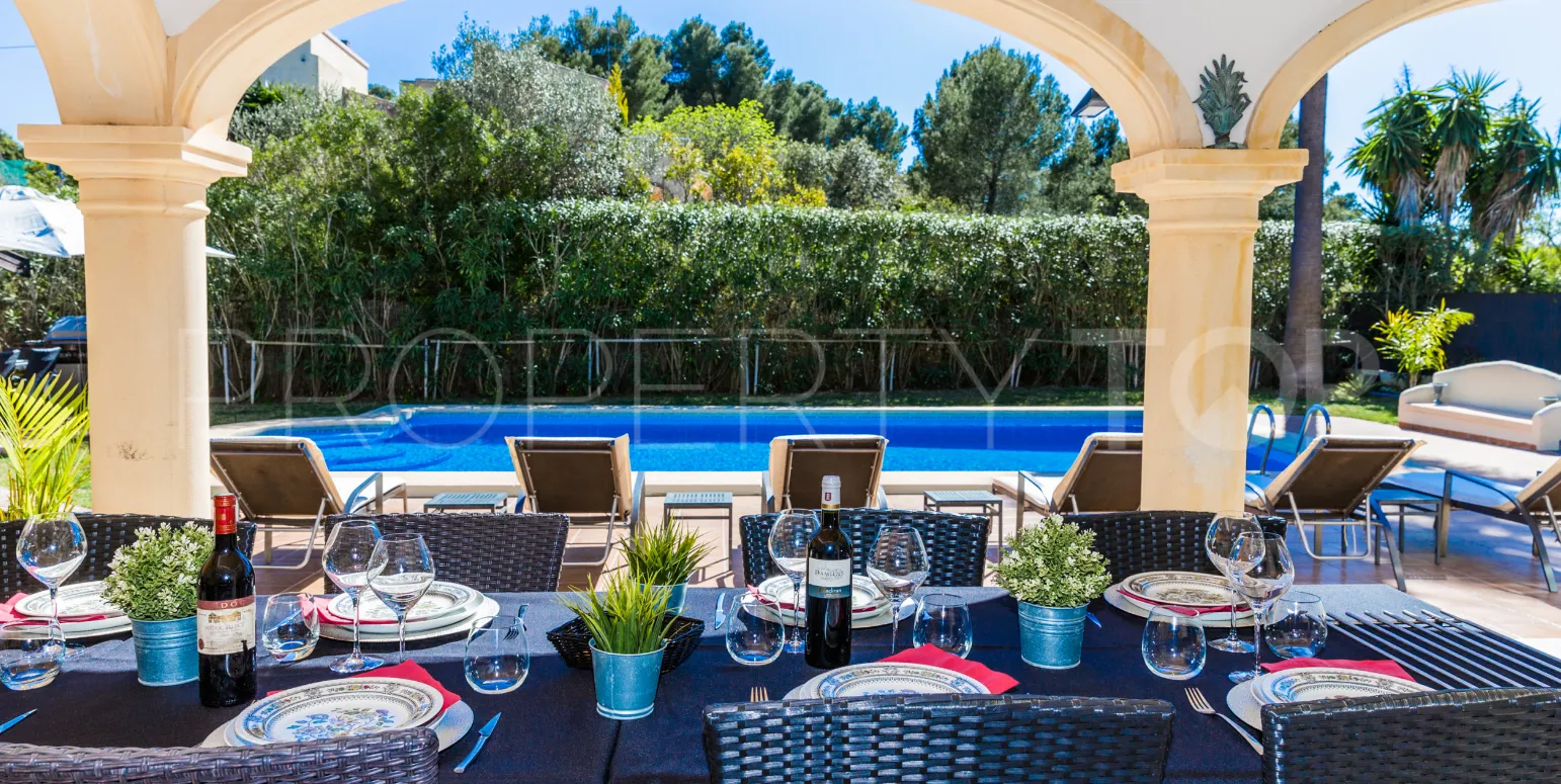 Villa con 4 dormitorios en venta en Pinomar