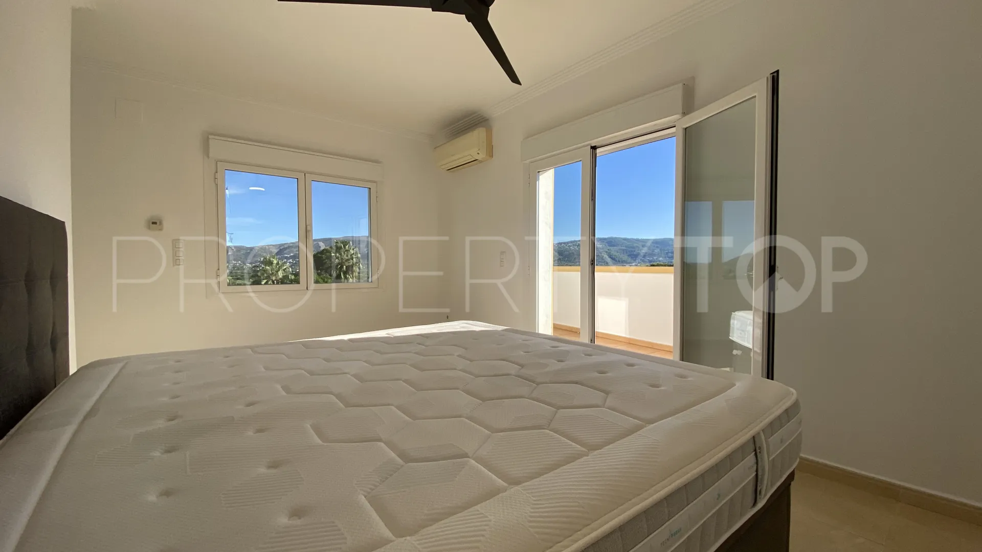 For sale villa in Beniarbeig