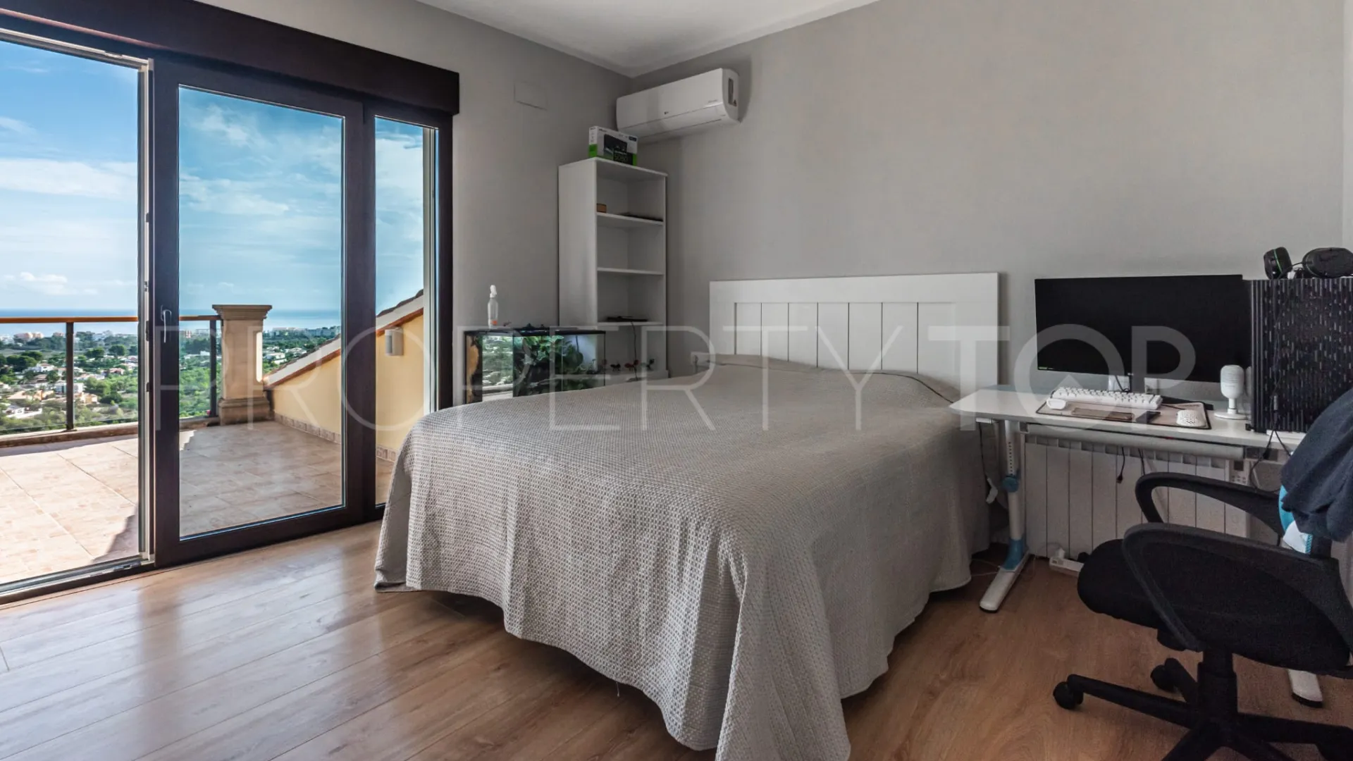 Villa con 7 dormitorios en venta en Jávea