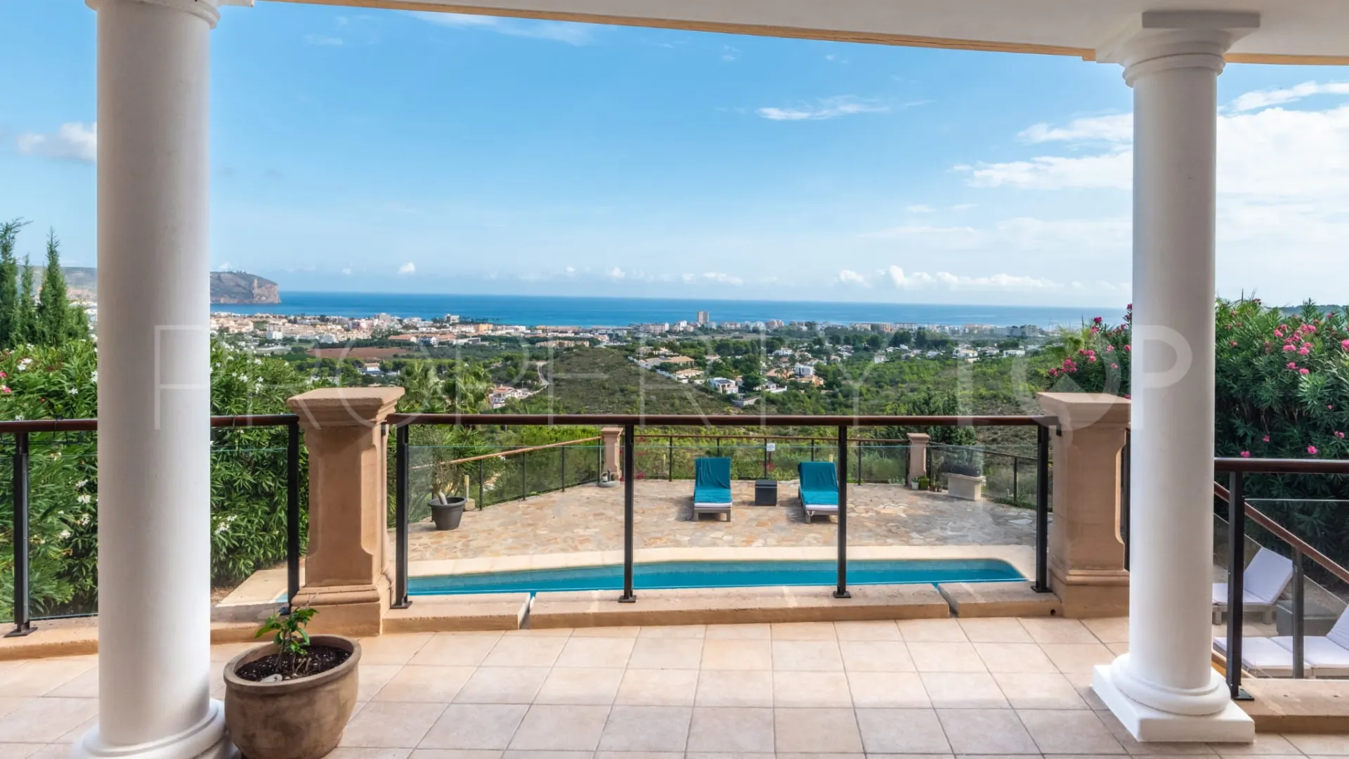 Villa con 7 dormitorios en venta en Jávea
