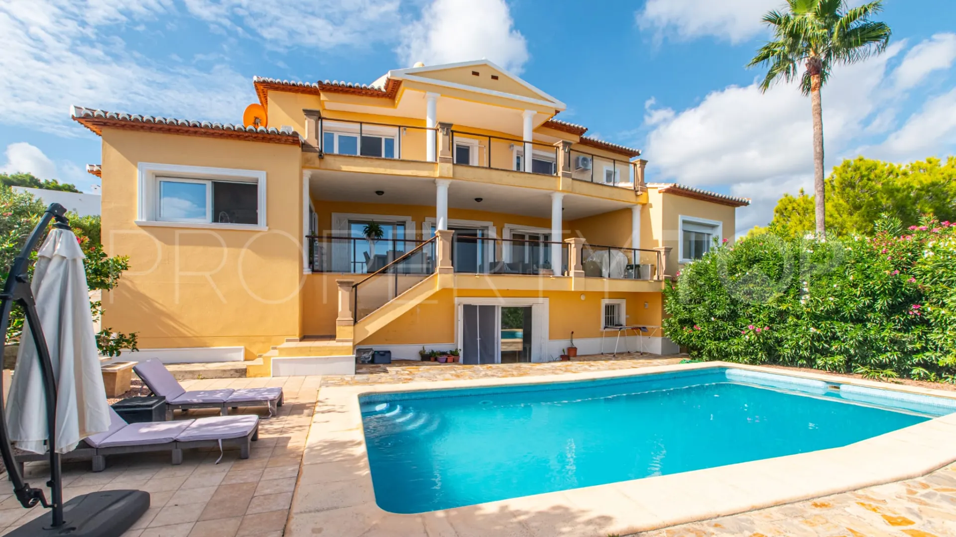 Villa con 7 dormitorios en venta en Jávea