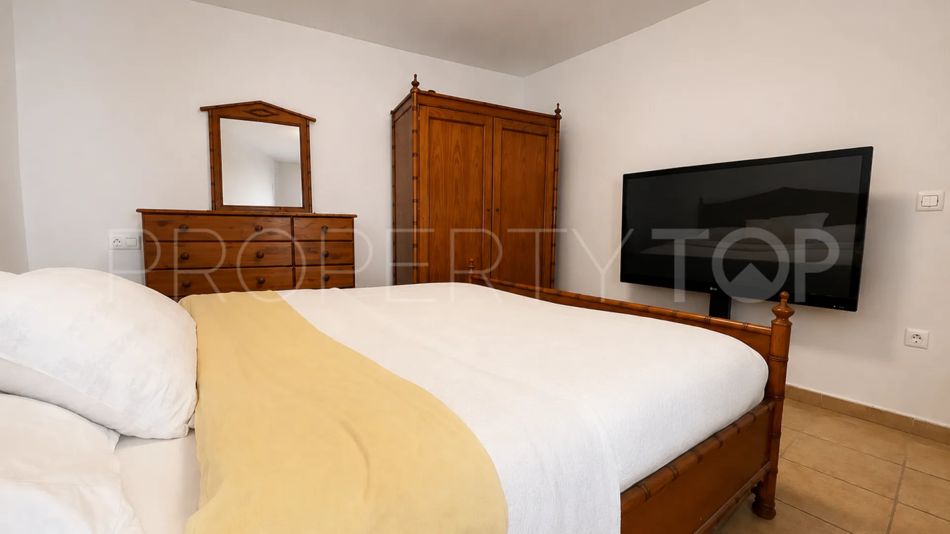 For sale town house in Oliva