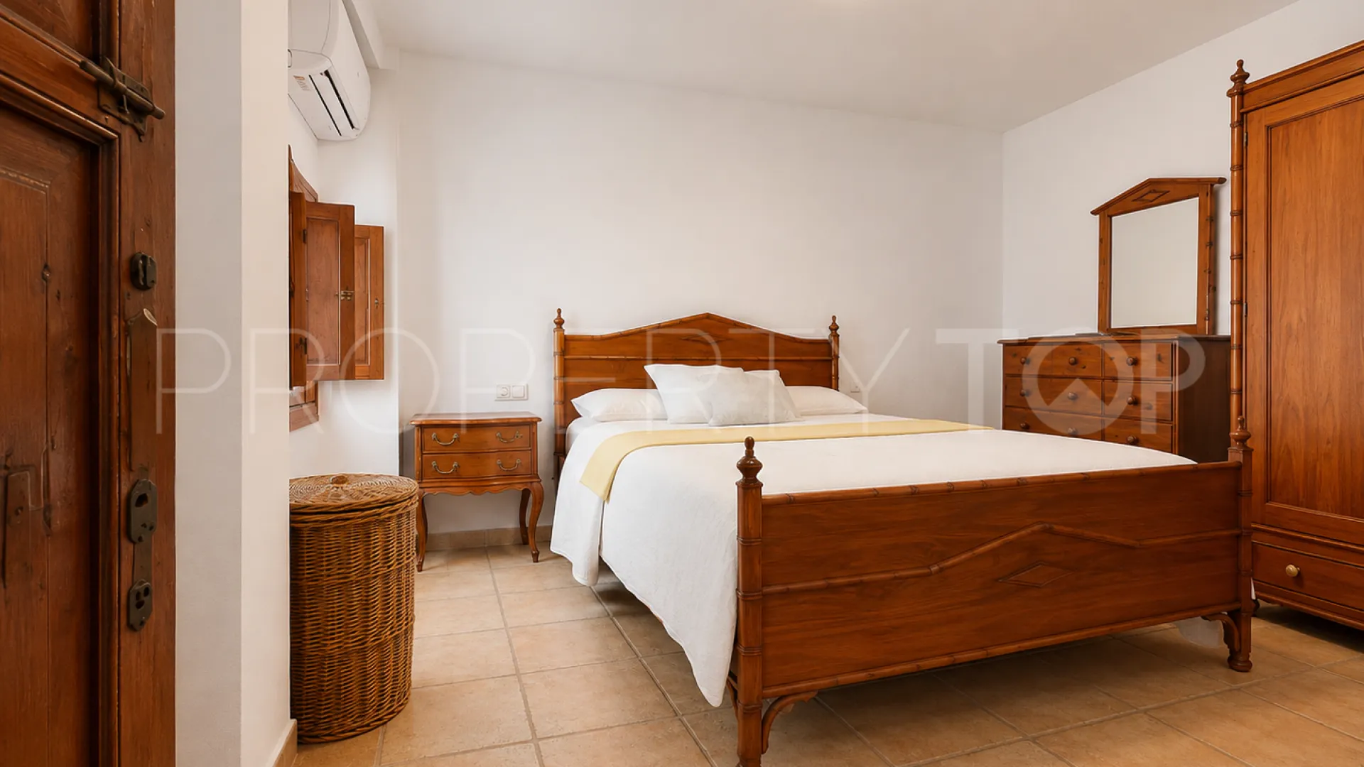 For sale town house in Oliva