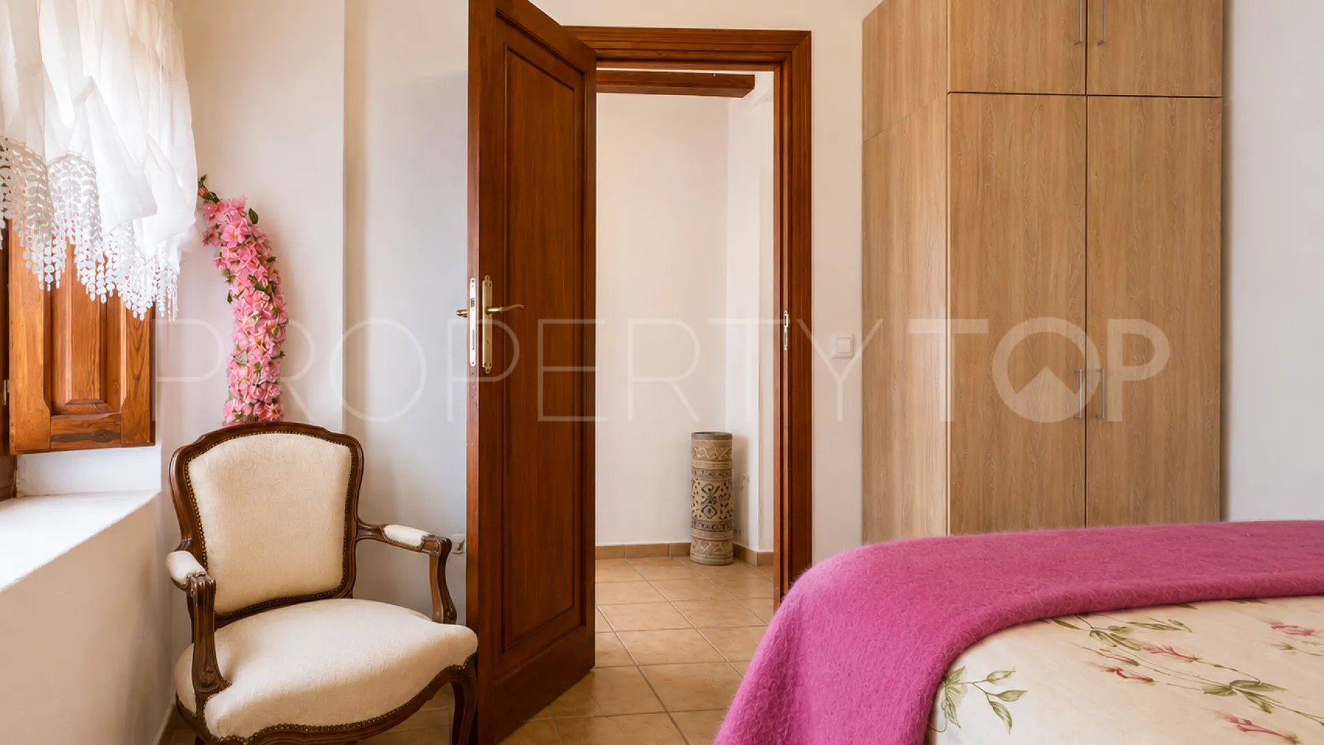 For sale town house in Oliva