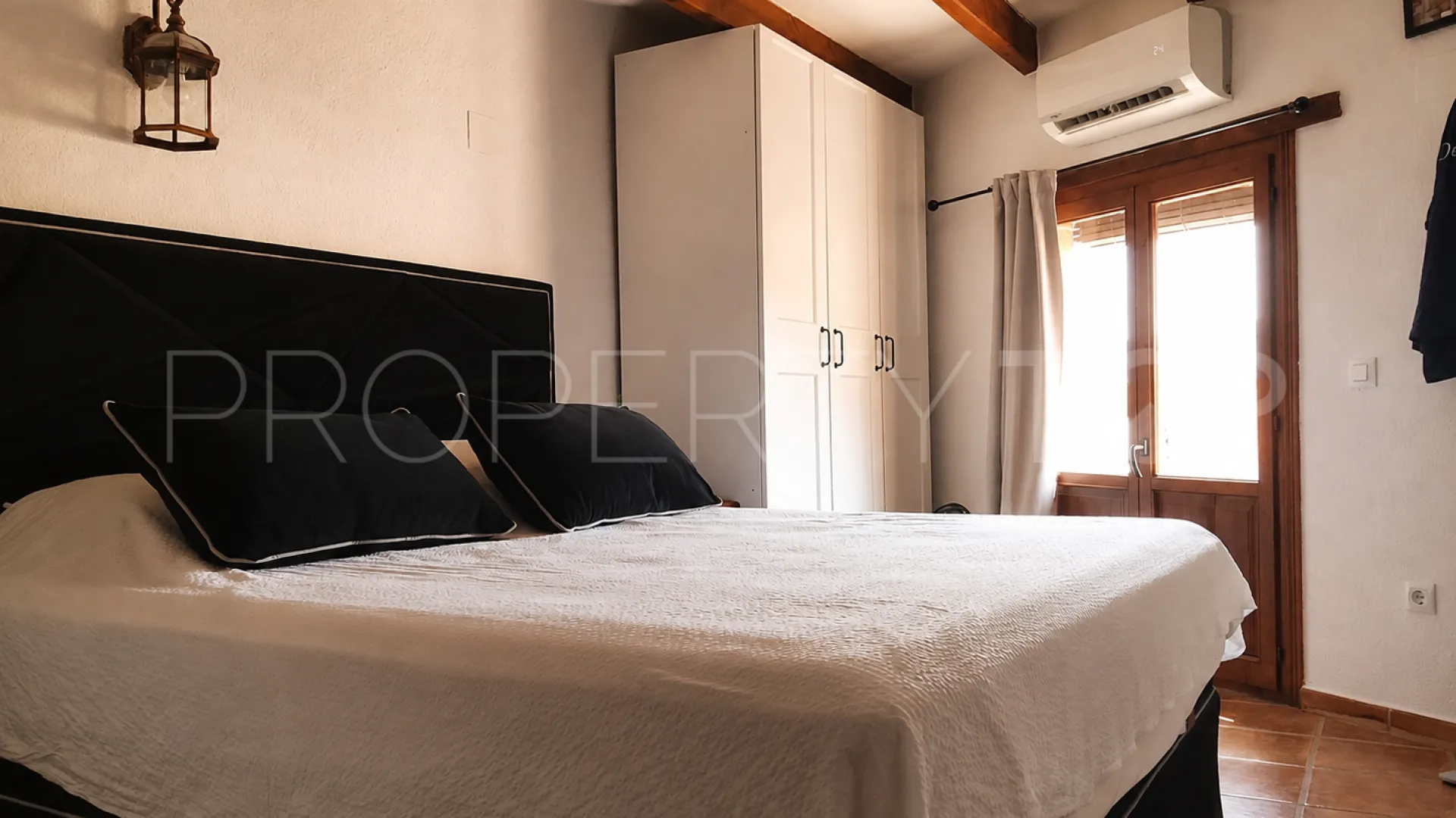 Hotel a la venta en Sagra con 6 dormitorios