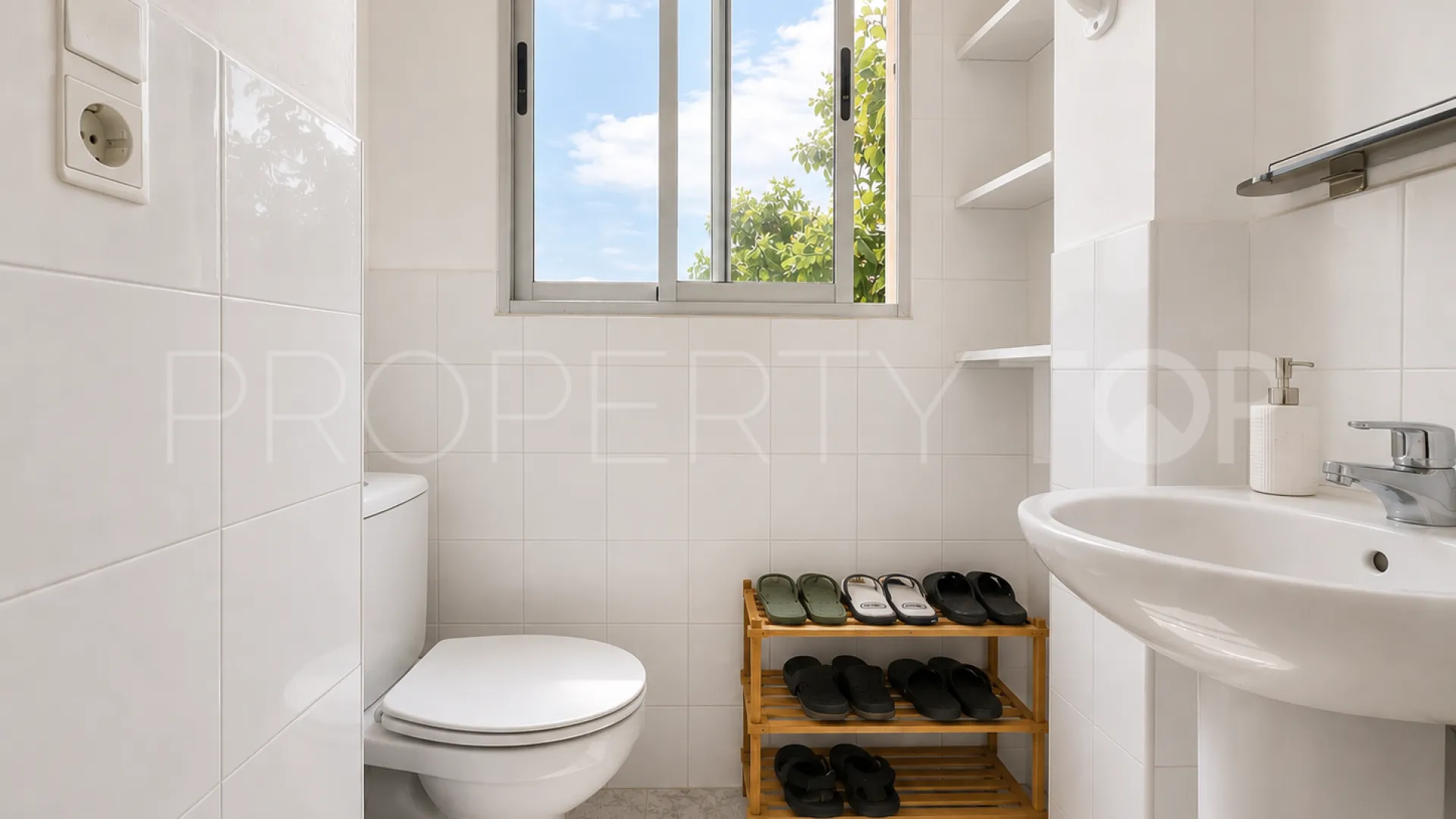 For sale 4 bedrooms finca in Oliva