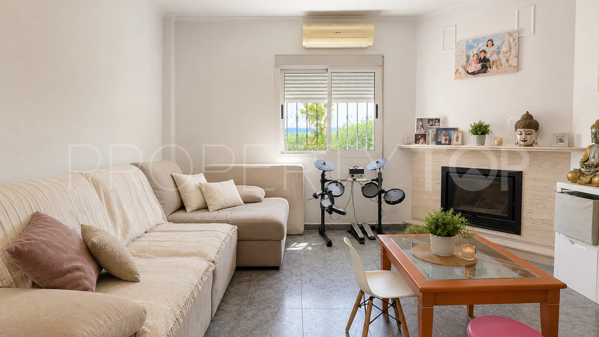For sale 4 bedrooms finca in Oliva