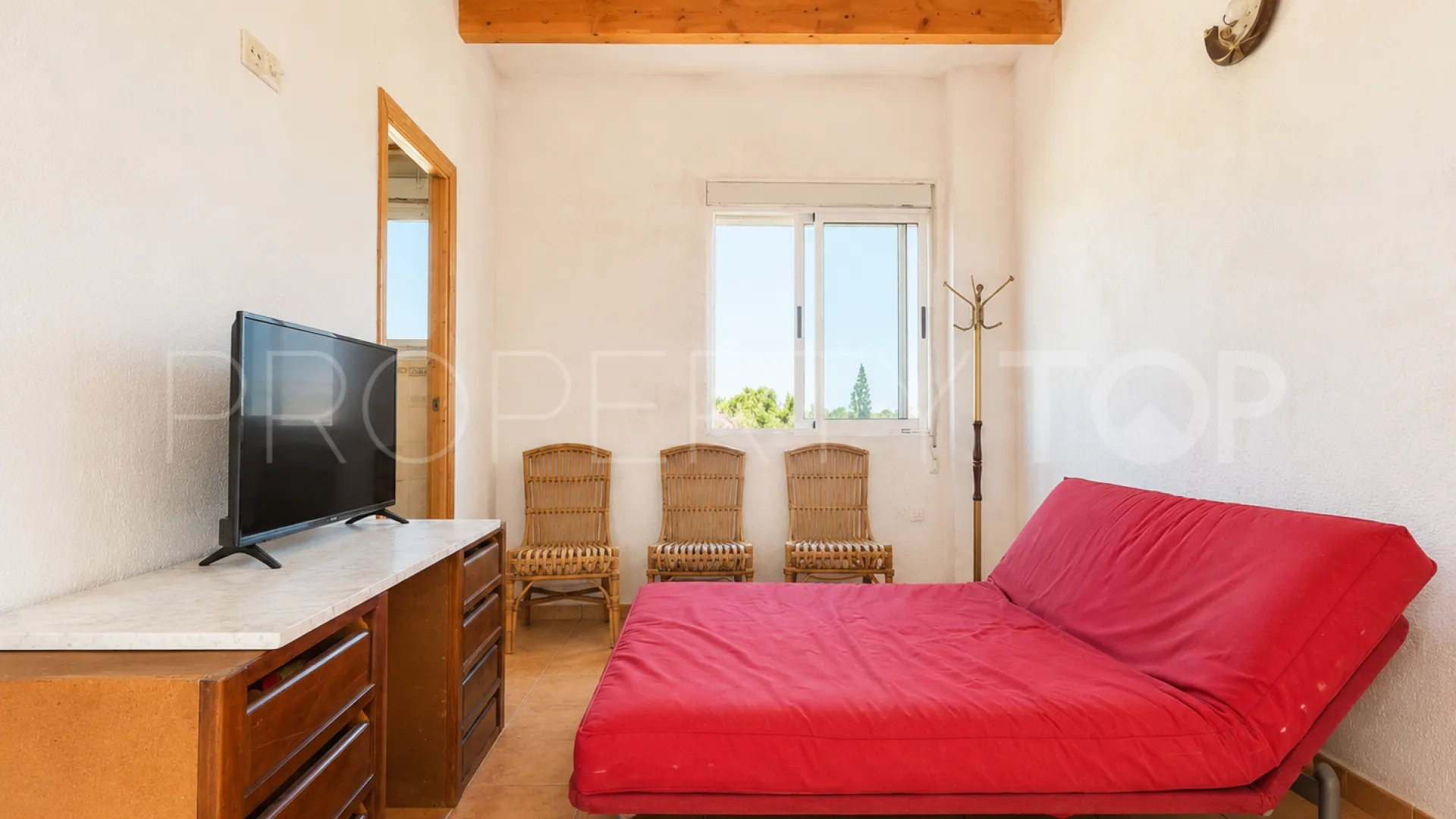 For sale 4 bedrooms finca in Oliva