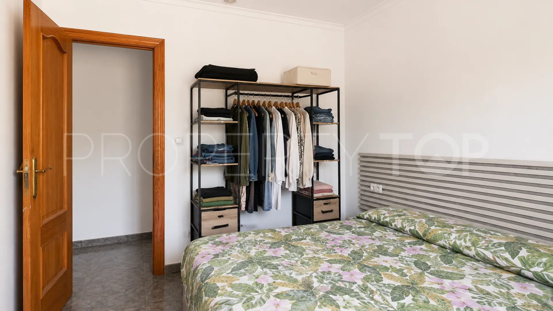 For sale 4 bedrooms finca in Oliva