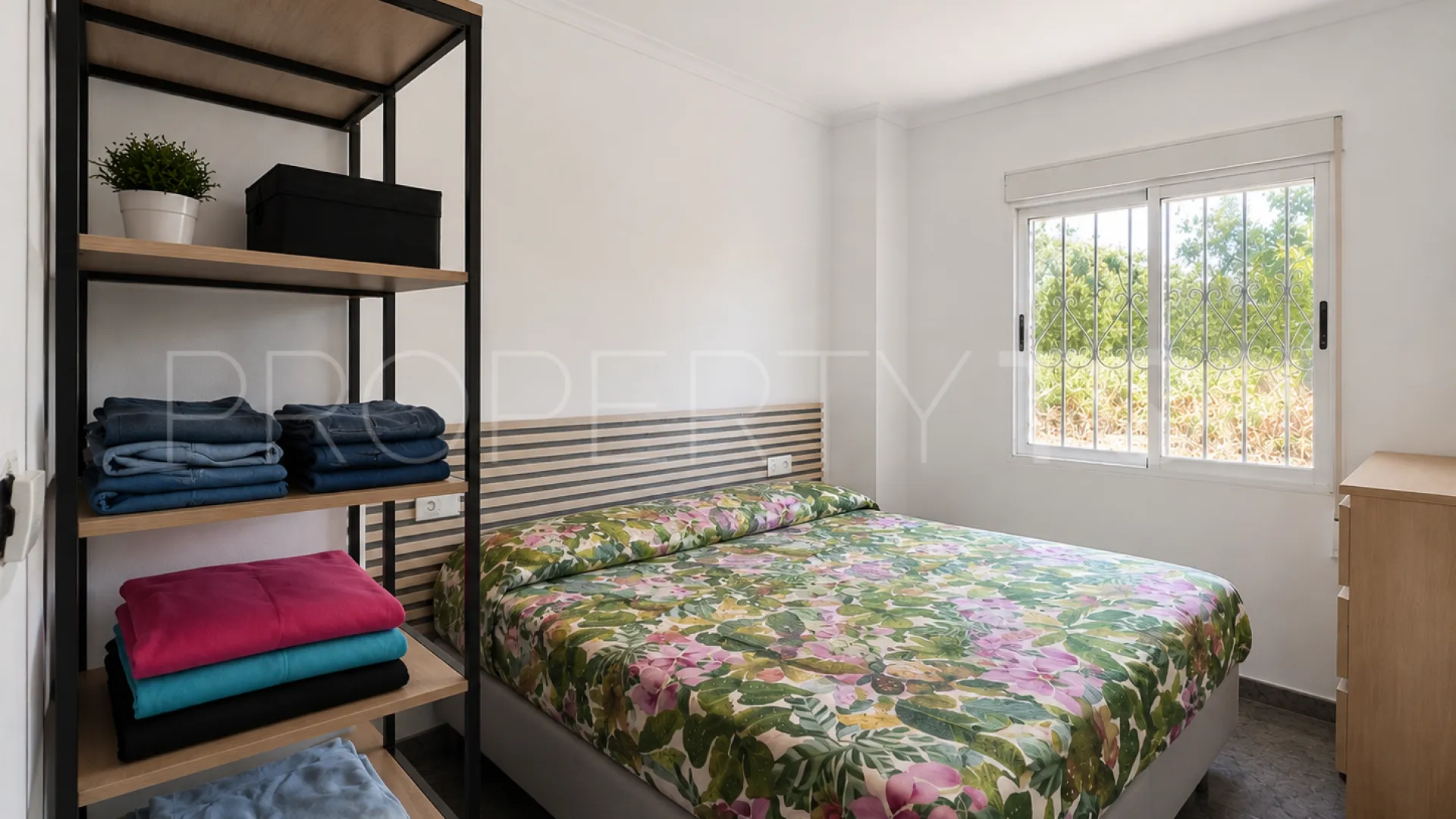 For sale 4 bedrooms finca in Oliva