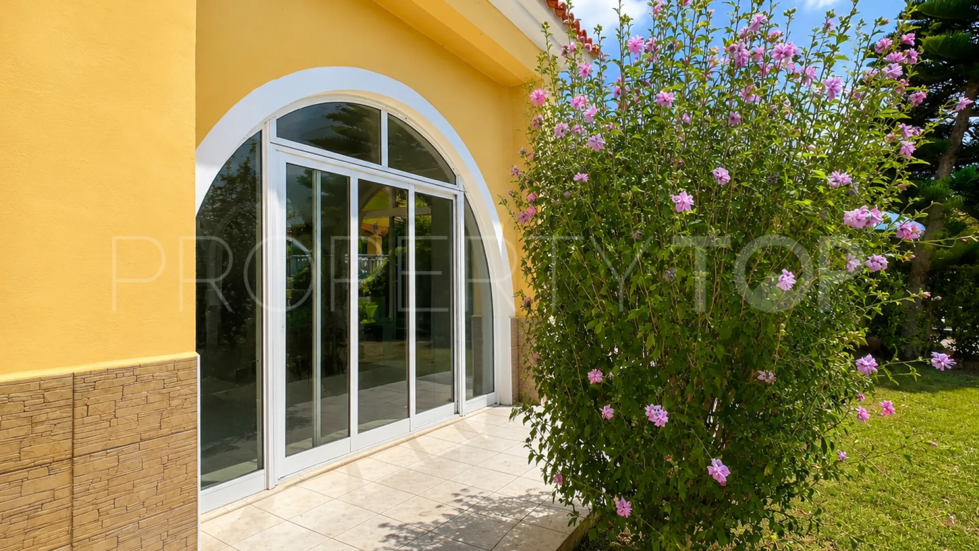 For sale 4 bedrooms finca in Oliva