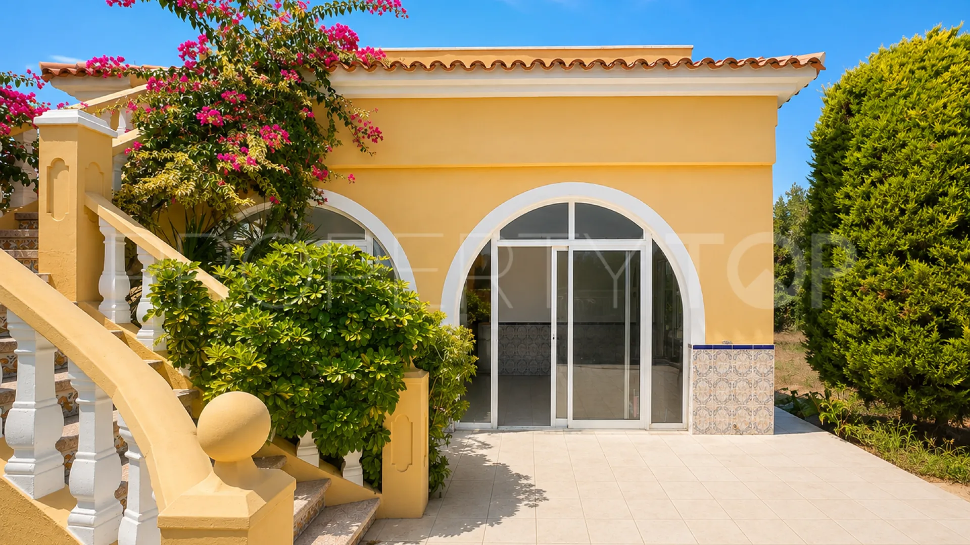 For sale 4 bedrooms finca in Oliva